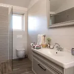 Gorgeous In ميدولين