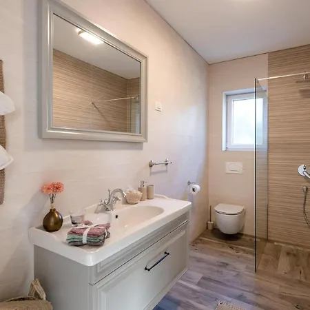 Holiday home Lovely In With Wifi *