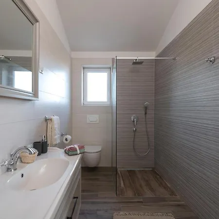 Lovely In With Wifi Holiday home *